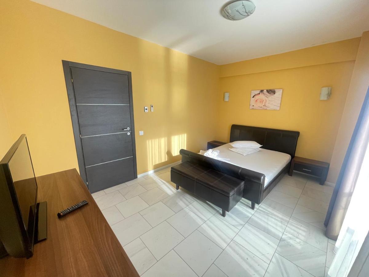 Sophia Lake View Suite มามายา ภายนอก รูปภาพ